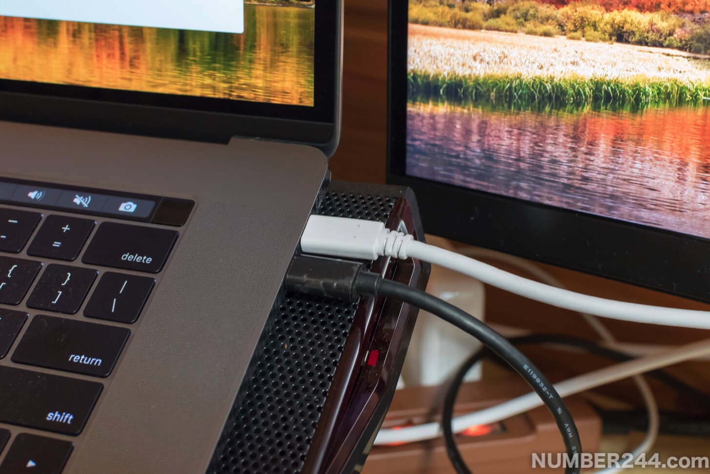 LG 27UK850とMacBook ProをUSB-Cケーブルで接続